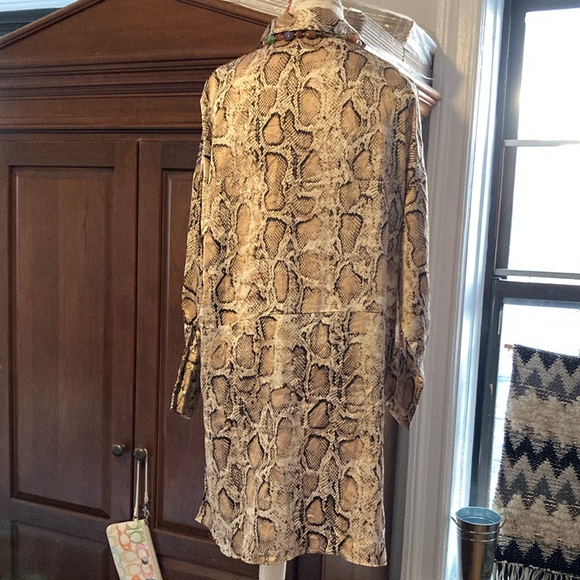 Snakeskin Print Button-Up Shirt Dress - Picture 3 of 4